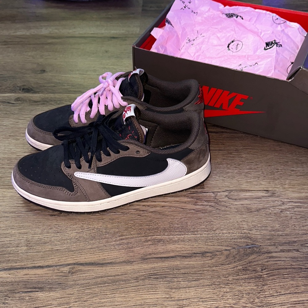 Travis Scott Jordan 1 low Mocha